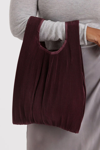 Pleated Baggu in Mahogany