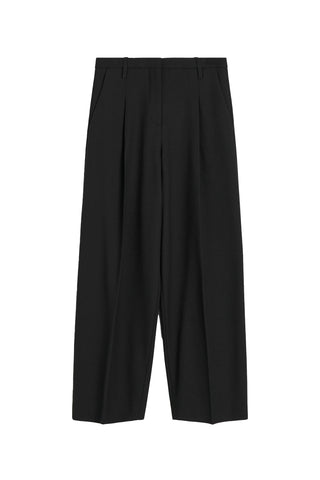 Elsa Pant in Black