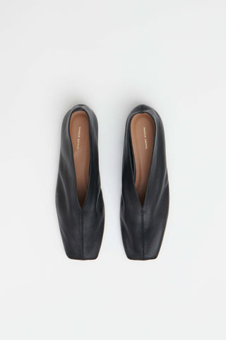 Square Soft V Flat in Black