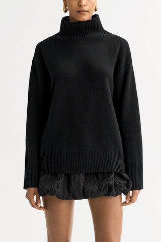 Boyfriend Turtleneck in Black