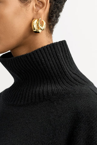 Boyfriend Turtleneck in Black