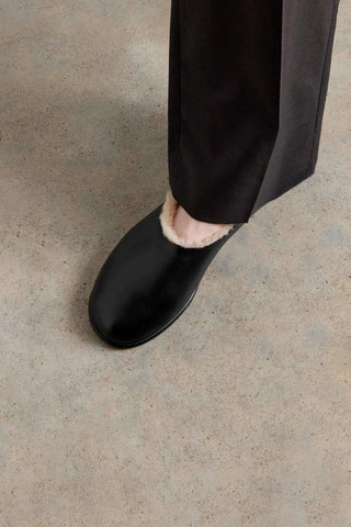 Slipper Shoe With Shearling in Black