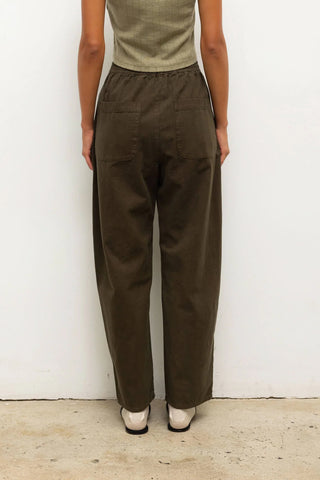 Chloe Barrel Pant in Olive