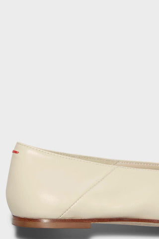Moa Pointed Toe Flat in Creamy