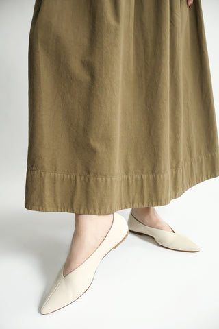 Moa Pointed Toe Flat in Creamy