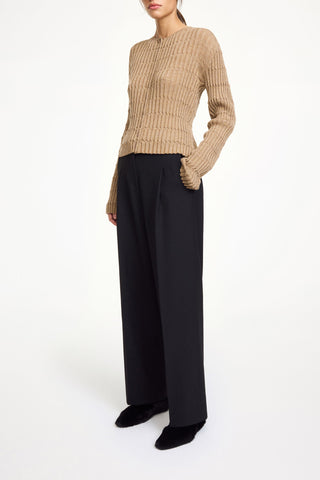 Elsa Pant in Black