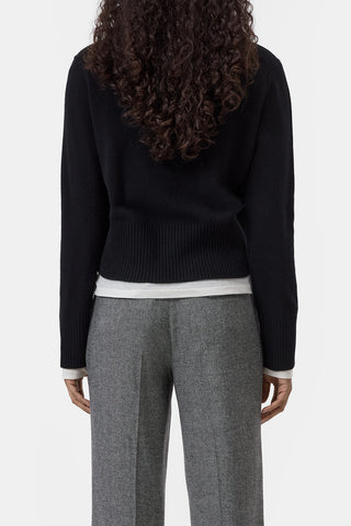 Scoop Neck Long Sleeve in Black