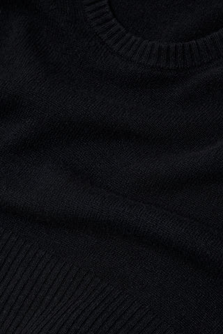 Scoop Neck Long Sleeve in Black