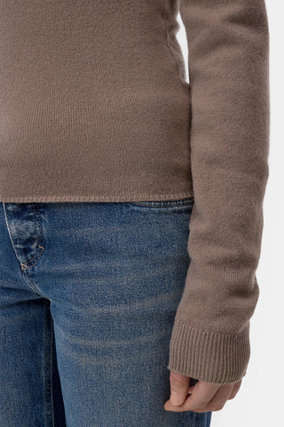 Slim V Neck in Hazel Beige