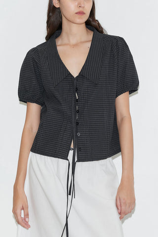 Fine Collar Top in Mono Grid