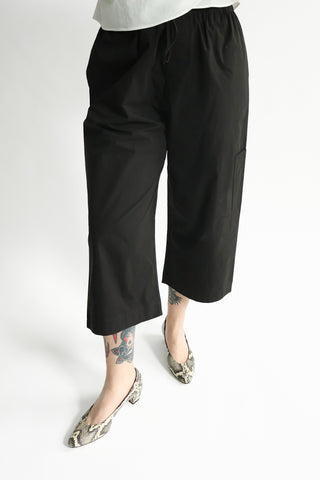 Mid Pocket Short in Black
