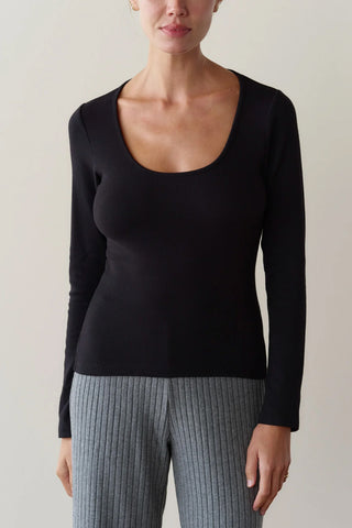 Baby Rib Scoop Neck in Jet