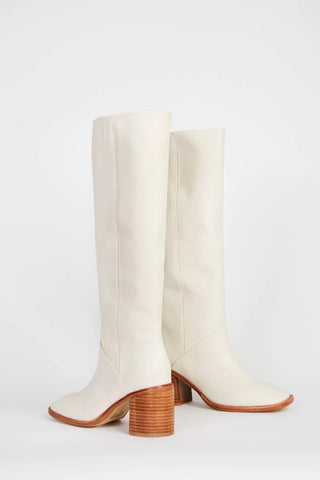 Coucou Boots in Cream