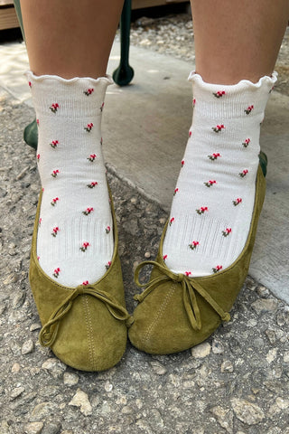 Petal Ruffled Hugger Crew Socks in Cream
