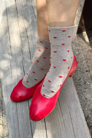 Sneaker Socks in Latte/Red Hearts