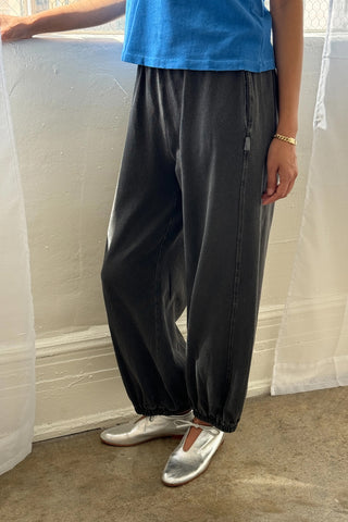 Balloon Pants in Almost Black