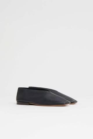 Square Soft V Flat in Black