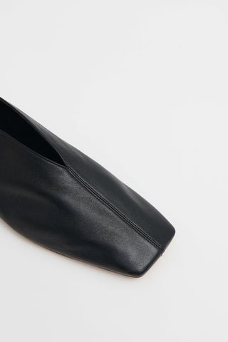 Square Soft V Flat in Black
