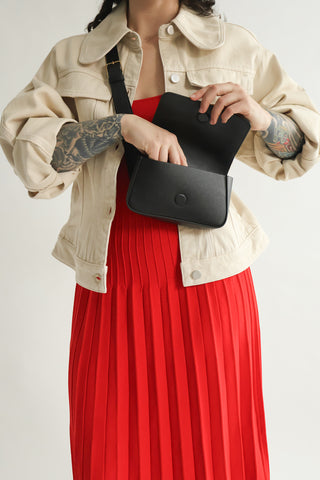 Box Sling Bag in Black
