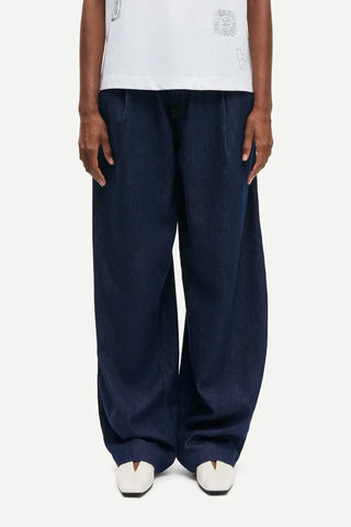 Saharper Pleat Jeans in Soft Denim