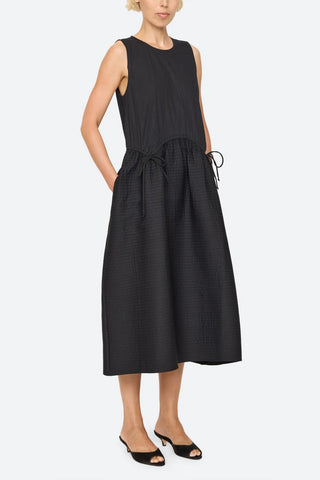 Roni Sleeveless Midi Dress in Black