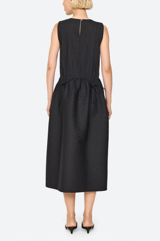 Roni Sleeveless Midi Dress in Black