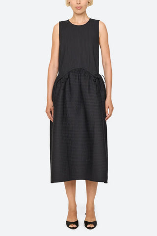 Roni Sleeveless Midi Dress in Black