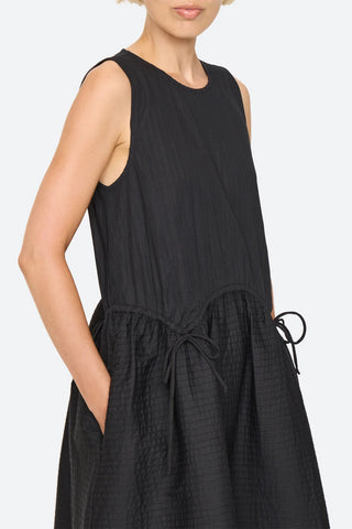 Roni Sleeveless Midi Dress in Black