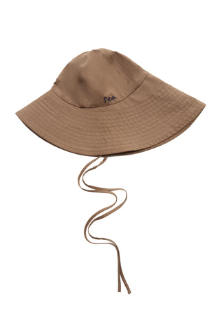 Sea New York Lois Twill Hat in Taupe is a neutral toned hat featuring six panel construction and adjustable tie chin strap. Versatile spring and summer accessory.