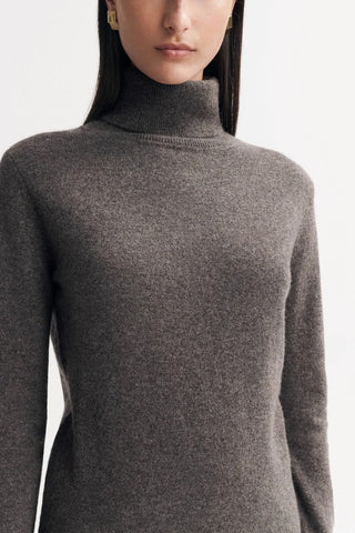 Plain Turtleneck in Wood