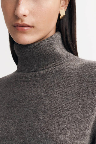 Plain Turtleneck in Wood