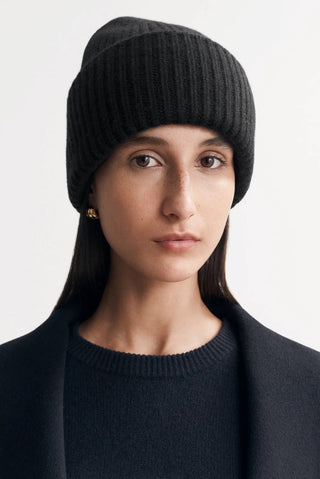 Ribbed Beanie in Black