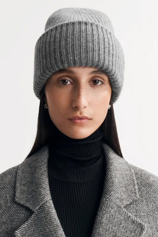 Ribbed Beanie in Grey