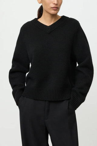 Cashmere Chunky V-Neck in Black