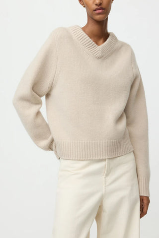 Cashmere Chunky V-Neck in Chalk