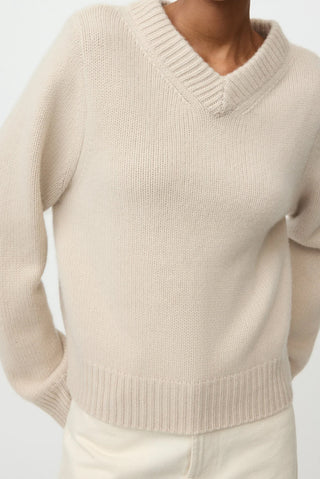 Cashmere Chunky V-Neck in Chalk
