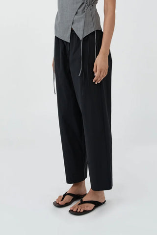 Fine Rouleau Crop Pants in Black