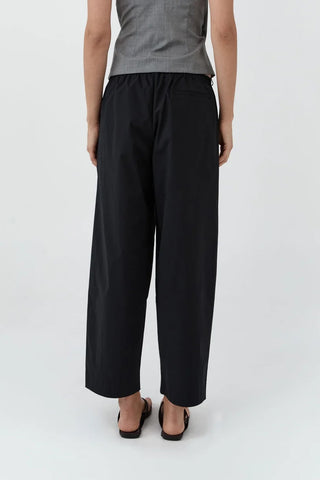 Fine Rouleau Crop Pants in Black