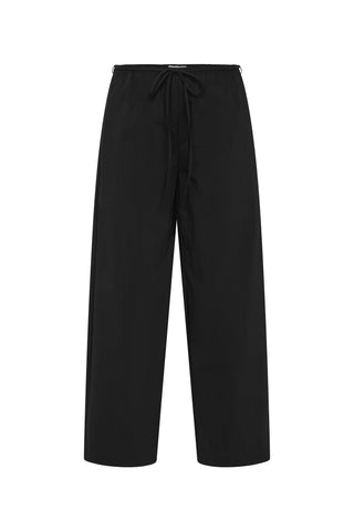 Fine Rouleau Crop Pants in Black