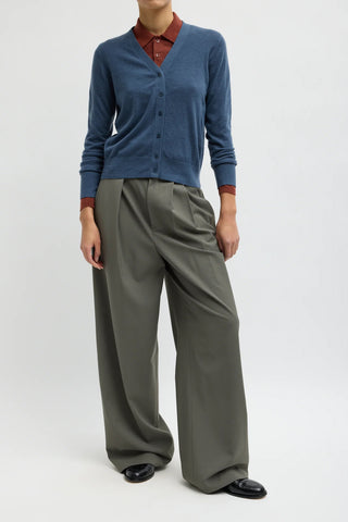 Mercerized Wool V Neck Shrunken Cardigan in Blue Fog