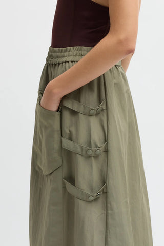 Techy Twill Pull On Midi Skirt in Dark Hazelnut