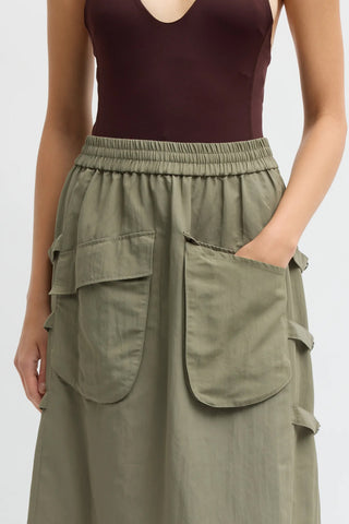 Techy Twill Pull On Midi Skirt in Dark Hazelnut