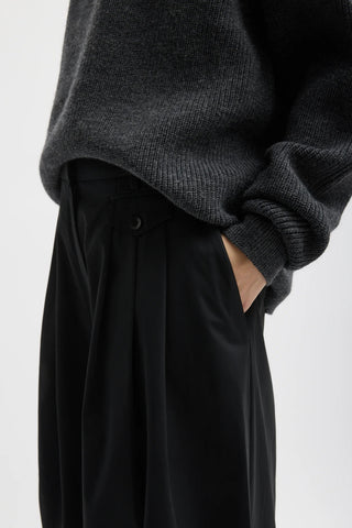 Bio Twill Triple Pleat Cropped Pant in Black