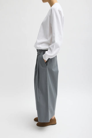 Bio Twill Triple Pleat Cropped Pant in Grey