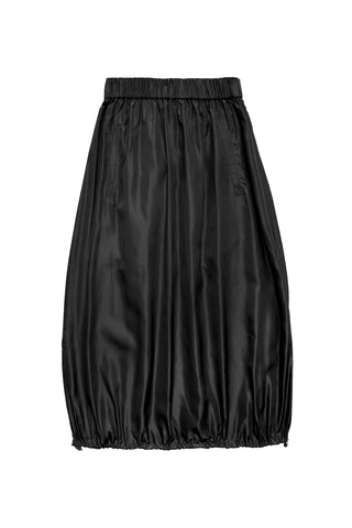 Made from Italian Sporty Nylon and features a sculptural balloon silhouette with a crisp, lightweight feel. Designed with an elastic waistband, side seam pockets, and adjustable drawcord hem. 