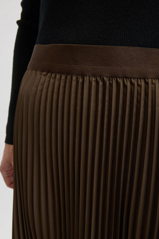 Nylon Pleating Sunray Pull On Skirt in Brown