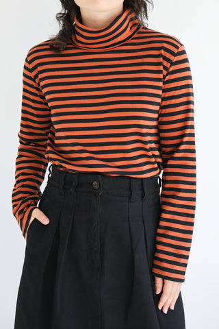 The Turtleneck in Copper/Black