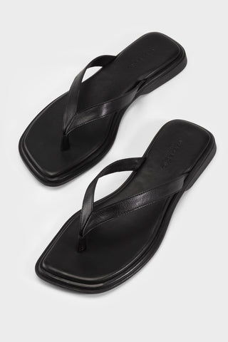 Izzy Flip Flop in Black