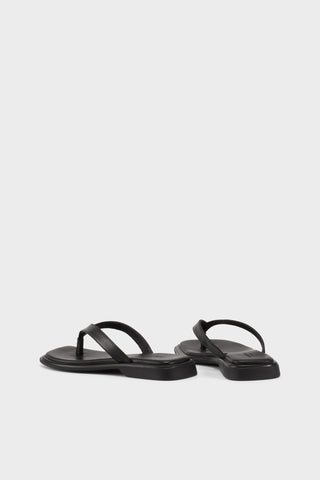Izzy Flip Flop in Black